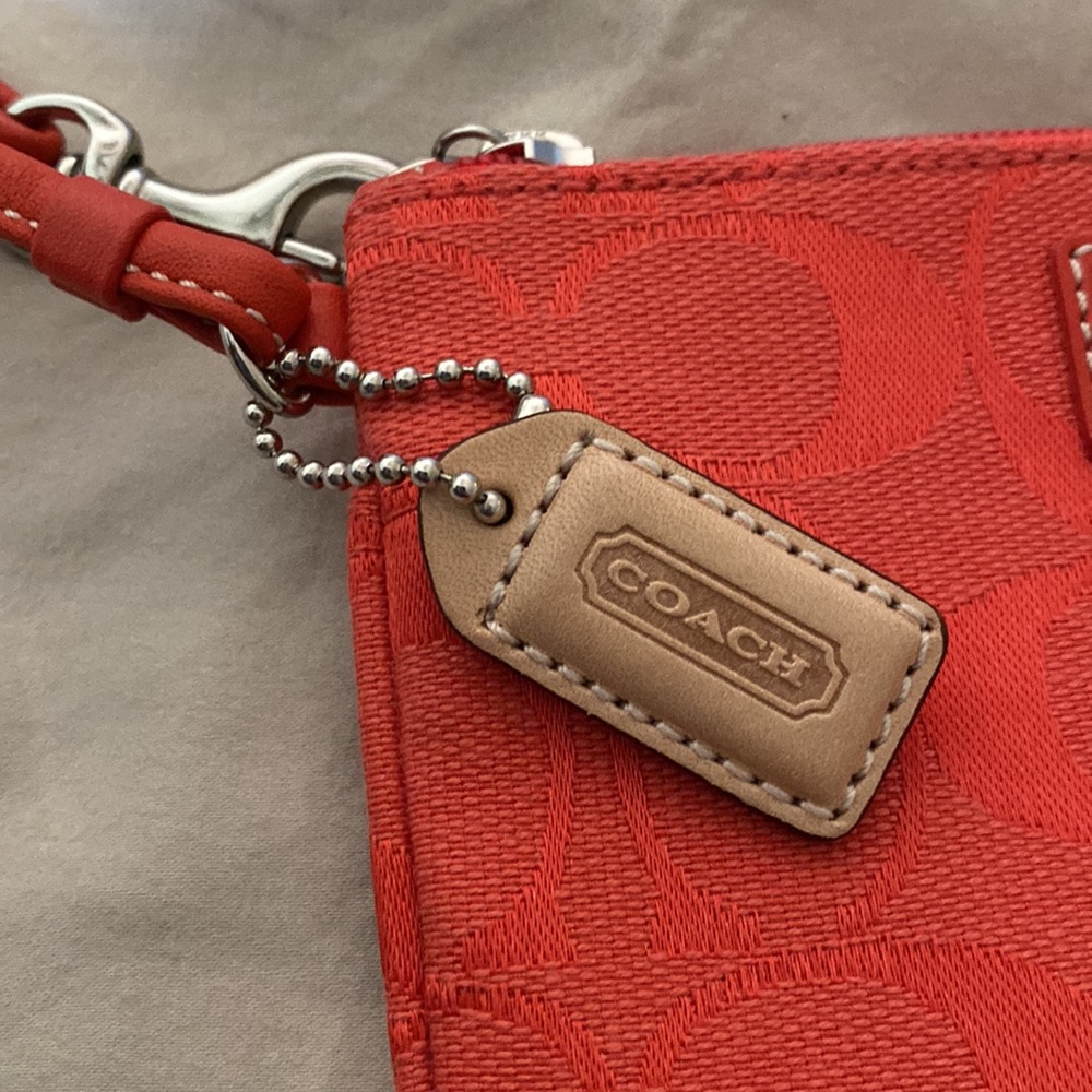 Coach Signature Red Jacquard Corner Zip Card Holder Wristlet - Picture 6 of 8